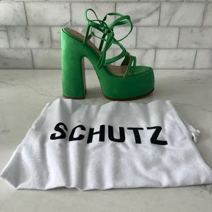 *NEW* Never worn, green Schutz platform shoes! Size 8